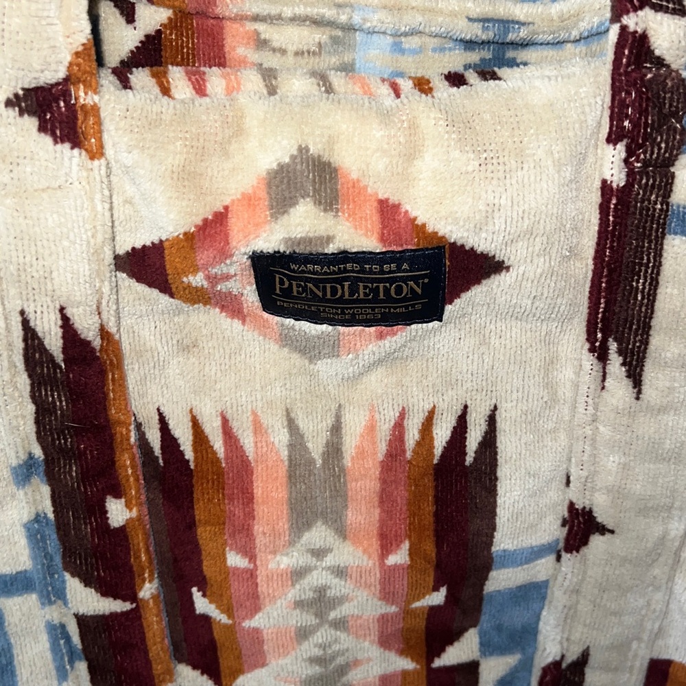 PENDLETON HUGE TOTE BAG•limited edition jacquard 100% cotton, lined- beautiful. - Picture 2 of 9